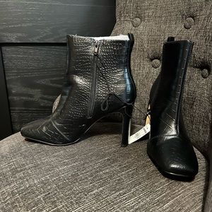 EXPRESS Black Faux Leather Croc Textured Heeled Boots NWT Women’s Size 8